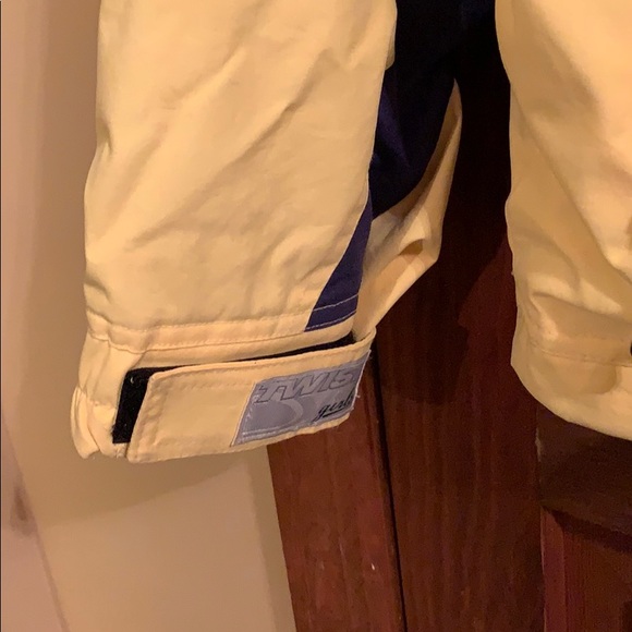 Gentech Twist Girls Snowboarding Jacket - Picture 2 of 6